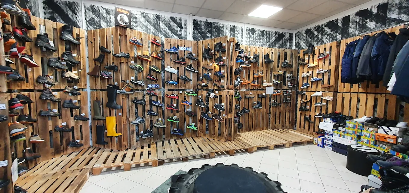 Hungária körúti üzlet – védőbakancs kínálat